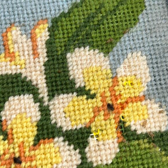 Vintage framed needlepoint art piece floral design plumeria - Picture 4 of 7
